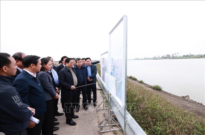 Thủ tướng Phạm Minh Chính khảo sát tuyến đường nối vùng kinh tế biển với cao tốc Cầu Giẽ - Ninh Bình