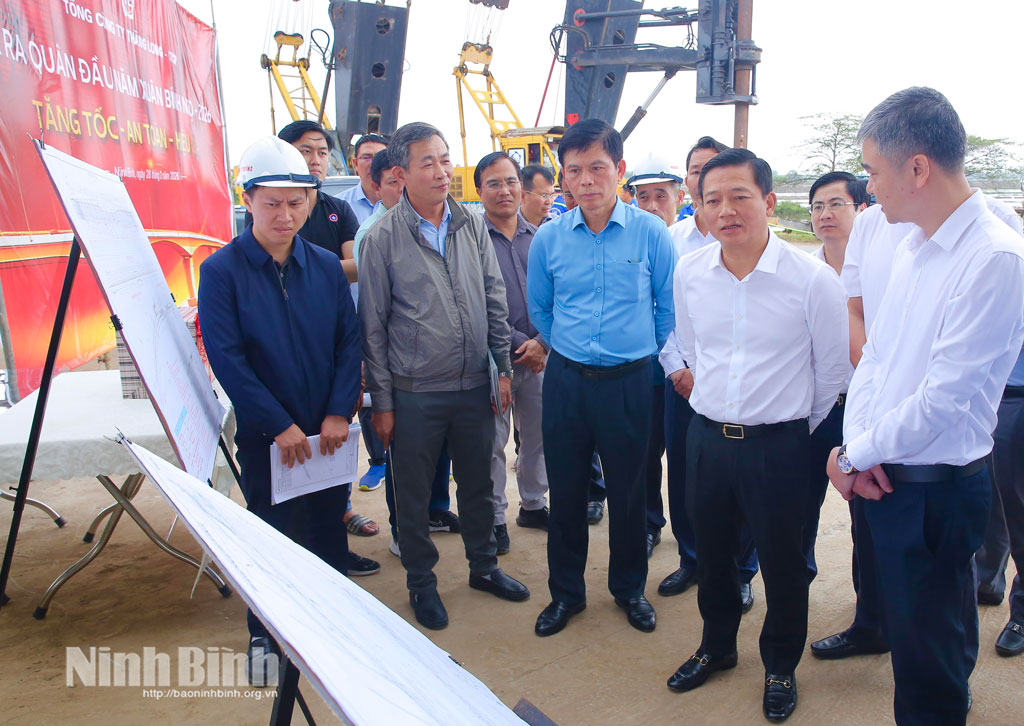 Lãnh đạo Bộ Xây dựng và UBND tỉnh Ninh Bình kiểm tra tiến độ các Dự án giao thông trọng điểm