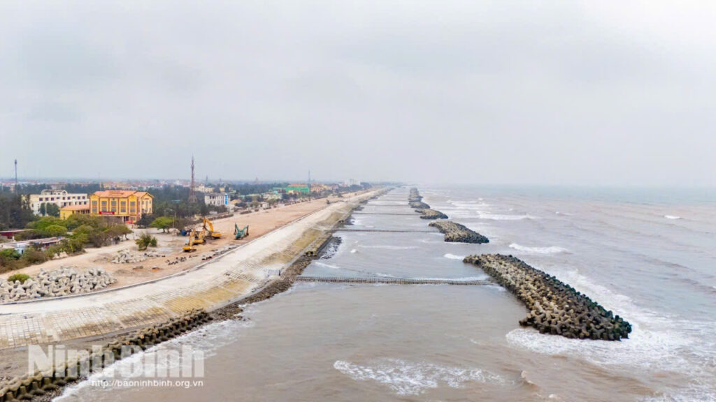 Ninh Bình đẩy mạnh kinh tế biển, trọng tâm Khu kinh tế Ninh Cơ