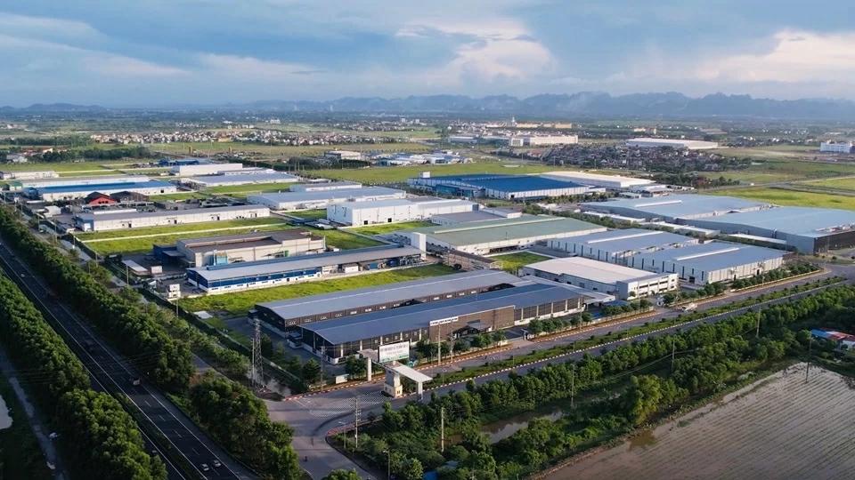 Hệ thống cảng biển và logistics được kỳ vọng sẽ hỗ trợ chuỗi cung ứng cho các khu công nghiệp.